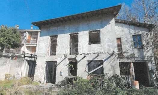 casa indipendente in vendita a Pamparato
