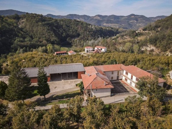 casa semindipendente in vendita a Perletto
