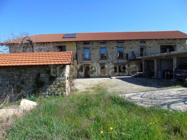 casa indipendente in vendita a Perletto