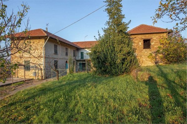 casa indipendente in vendita a Perletto
