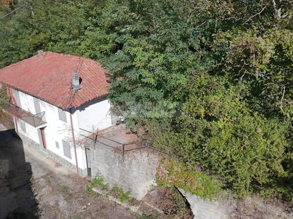 casa indipendente in vendita a Perletto