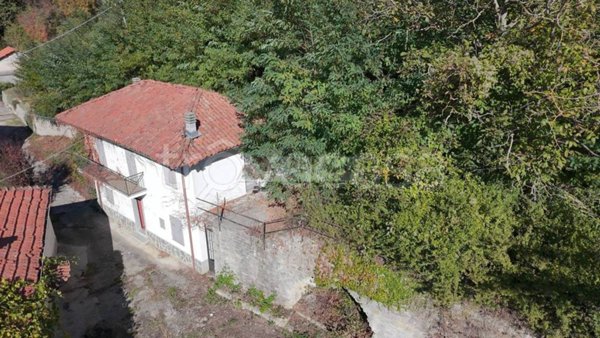 casa indipendente in vendita a Perletto