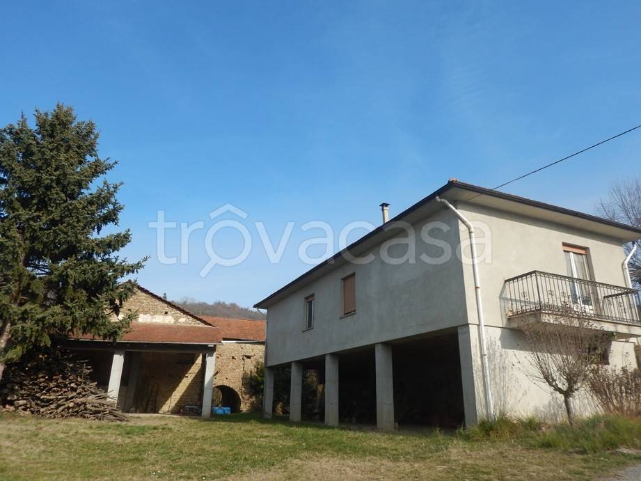 casa indipendente in vendita a Perletto