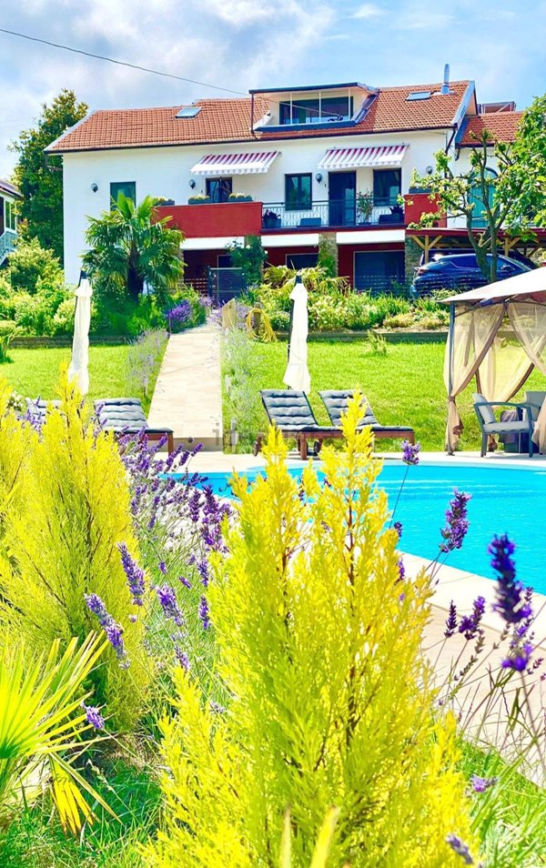 casa indipendente in vendita a Perletto