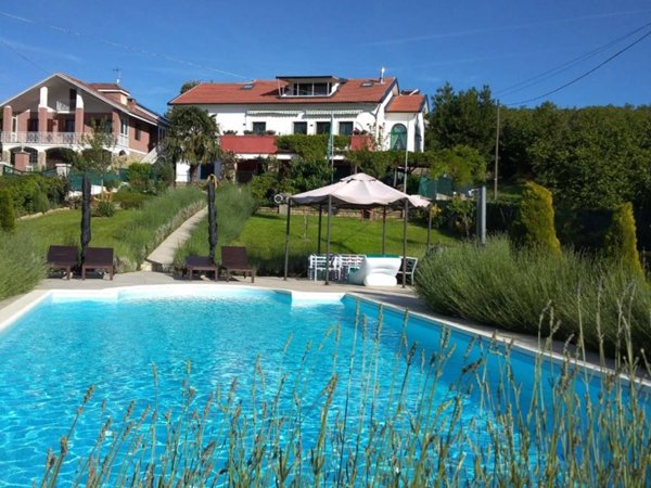 casa indipendente in vendita a Perletto