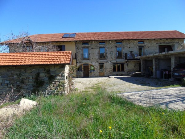 casale in vendita a Perletto