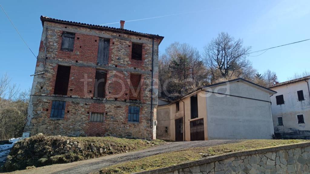 casa indipendente in vendita a Perlo