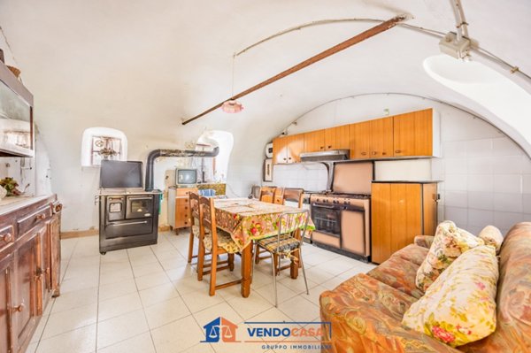 casale in vendita a Peveragno in zona Pradeboni