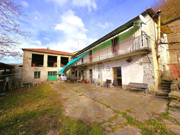 casale in vendita a Pezzolo Valle Uzzone