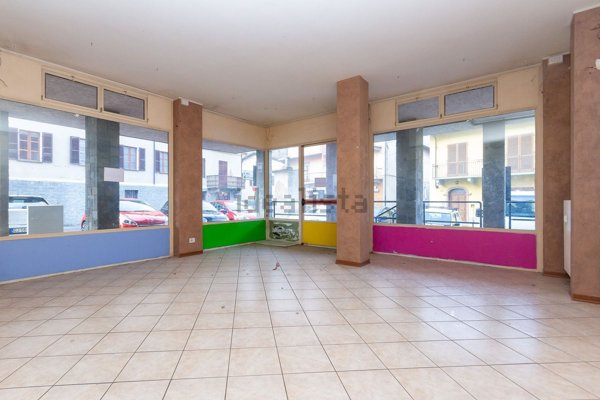 locale commerciale in vendita a Piasco