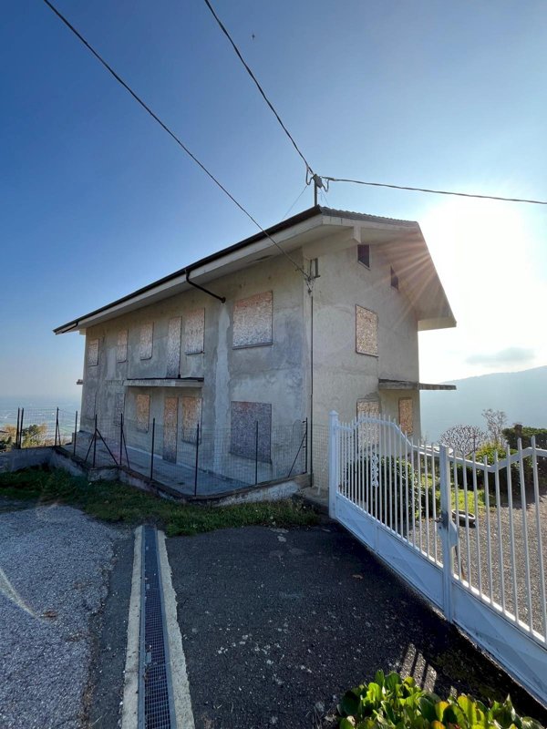 casa indipendente in vendita a Piasco