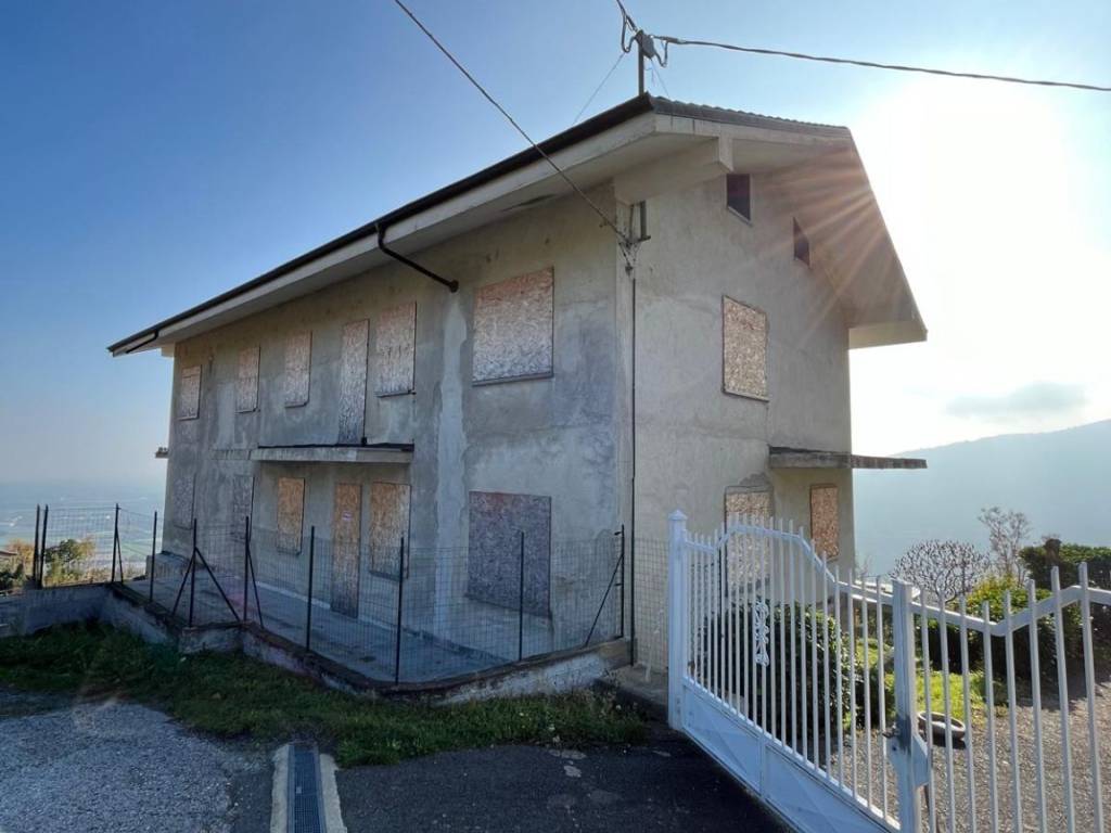casa indipendente in vendita a Piasco