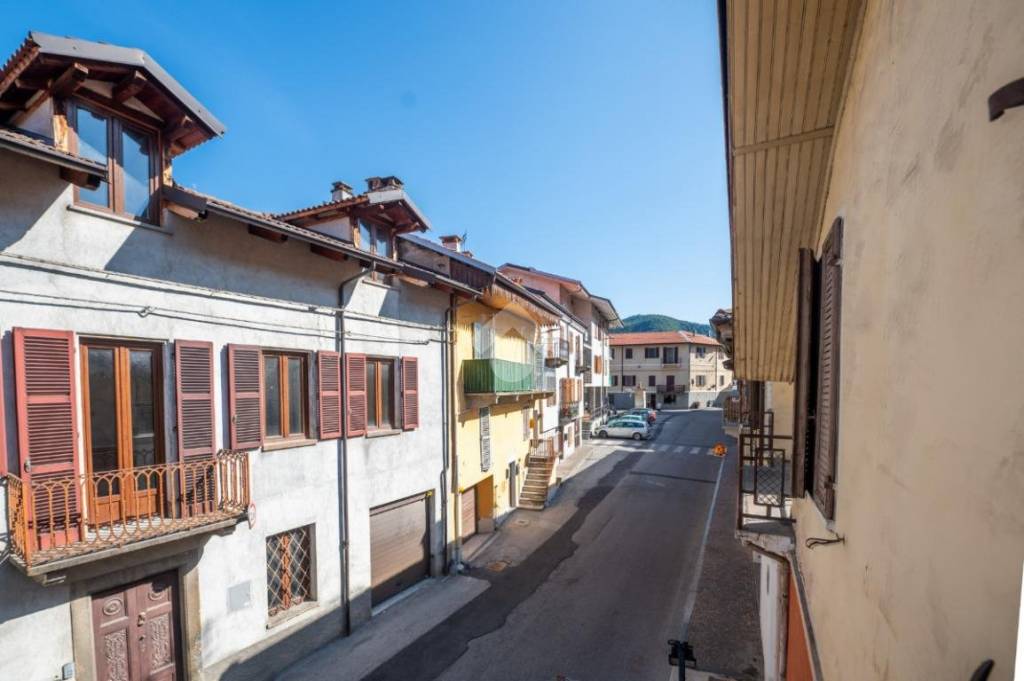 appartamento in vendita a Piasco in zona Sant'Antonio