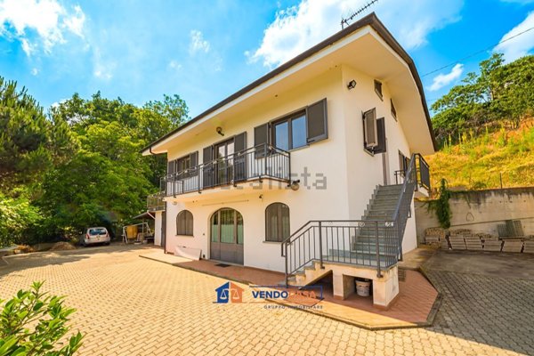 casa indipendente in vendita a Piasco in zona Sant'Antonio