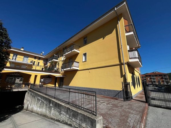 locale commerciale in vendita a Piasco in zona Sant'Antonio