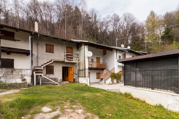 casa indipendente in vendita a Piasco in zona Sant'Antonio