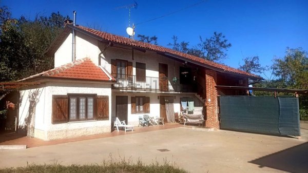 casa indipendente in vendita a Piozzo