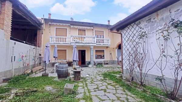 casa indipendente in vendita a Piozzo