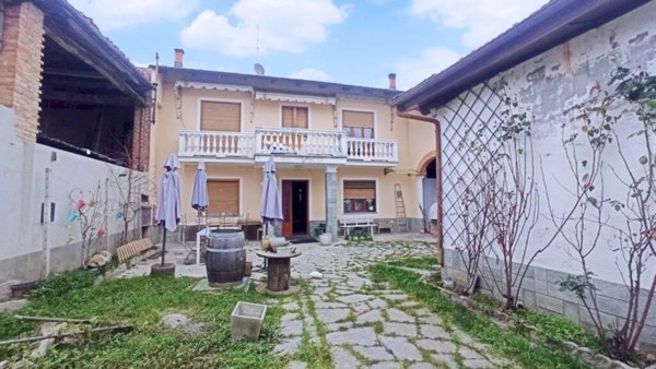 casa indipendente in vendita a Piozzo
