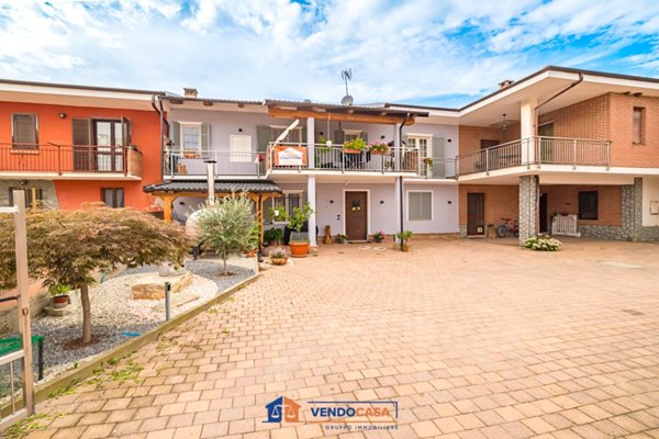 casa indipendente in vendita a Pocapaglia in zona Saliceto