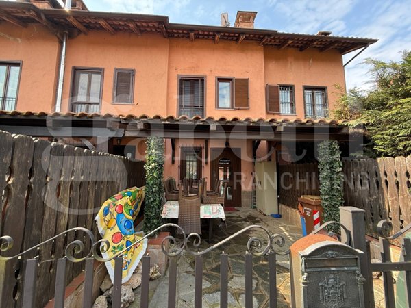 casa indipendente in vendita a Pocapaglia in zona America dei Boschi