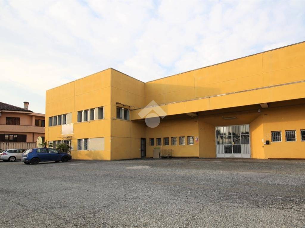 locale commerciale in vendita a Pocapaglia