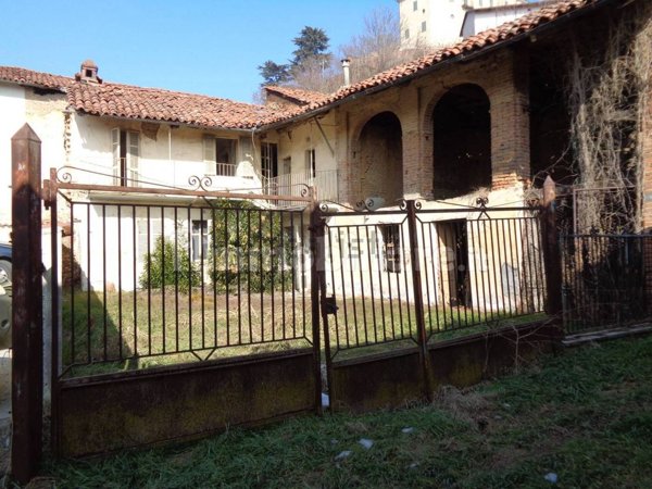 esavano in vendita a Pocapaglia