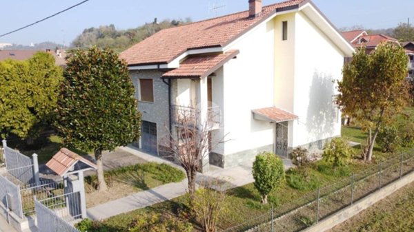 casa indipendente in vendita a Pocapaglia in zona Macellai