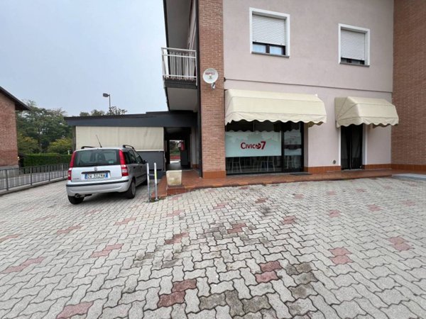 negozio in vendita a Pocapaglia in zona Macellai