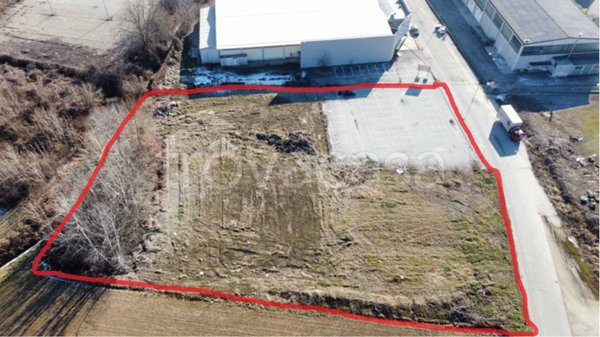 locale di sgombero in vendita a Pocapaglia