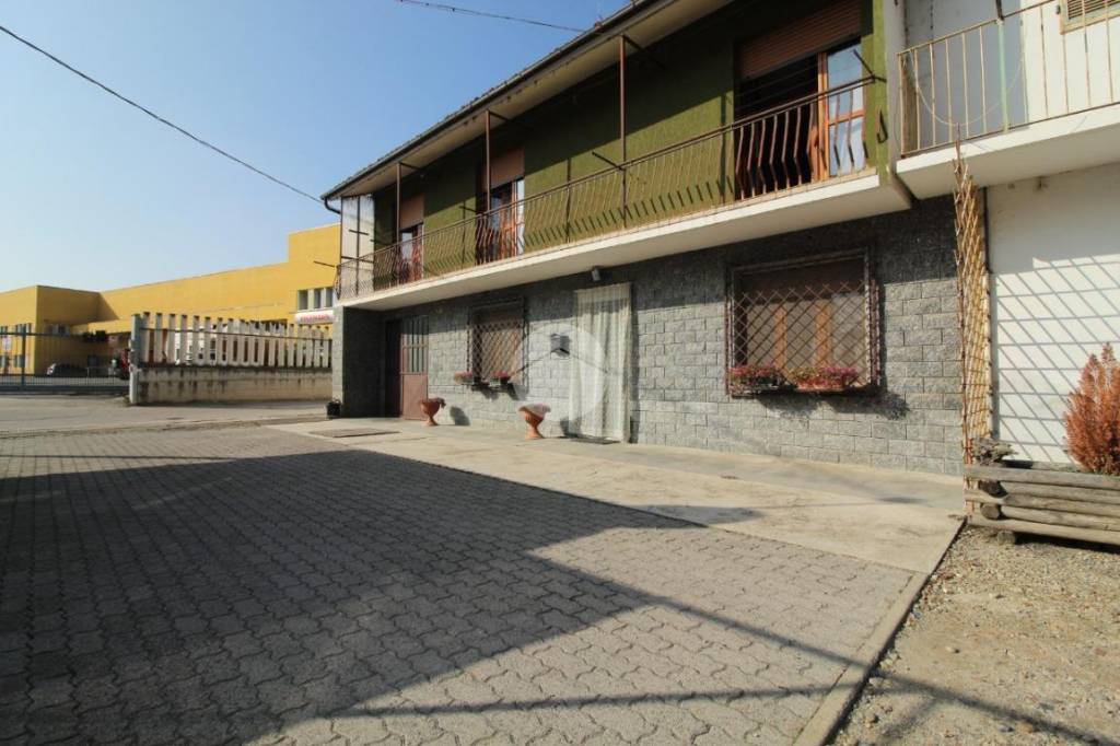 casa indipendente in vendita a Pocapaglia