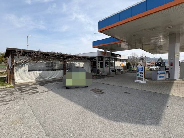 negozio in vendita a Pocapaglia