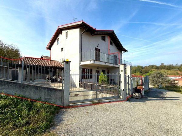 casa indipendente in vendita a Pocapaglia in zona Saliceto