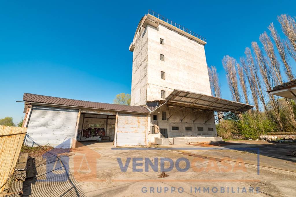 locale commerciale in vendita a Polonghera
