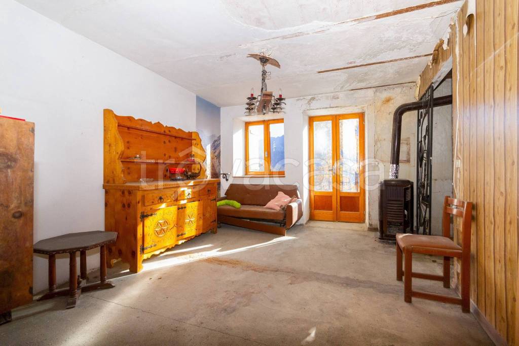 casa indipendente in vendita a Pontechianale in zona Villaretto
