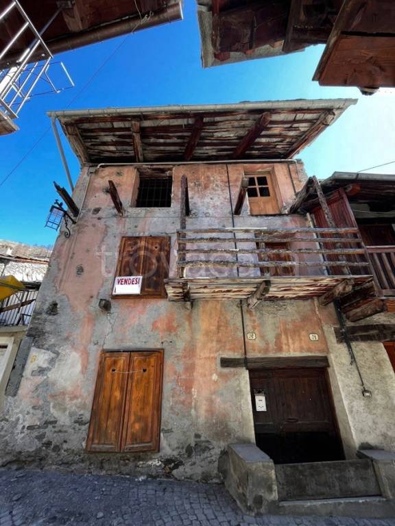 casa indipendente in vendita a Pontechianale in zona Chianale