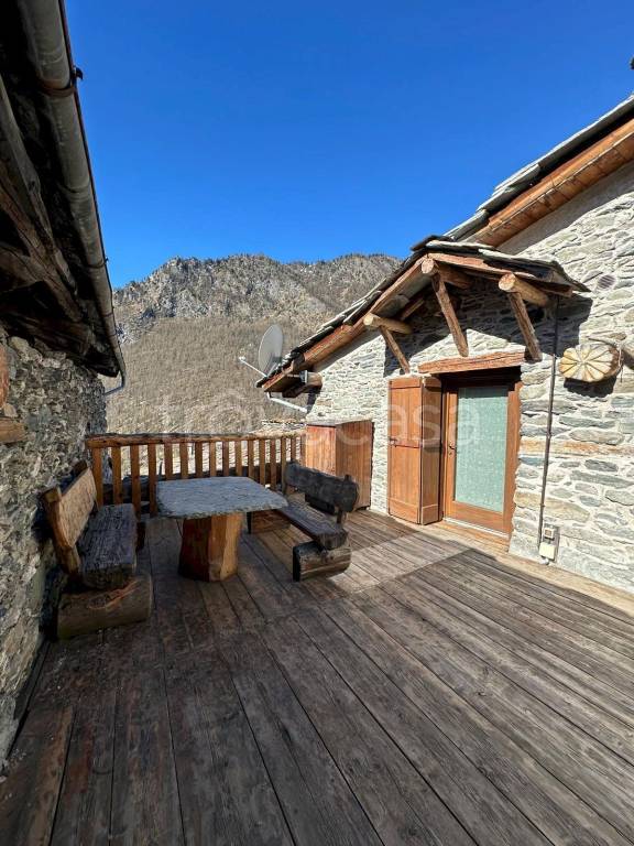 casa indipendente in vendita a Pontechianale in zona Villaretto