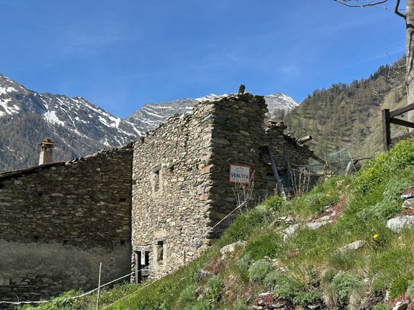 casa indipendente in vendita a Pontechianale in zona Castello