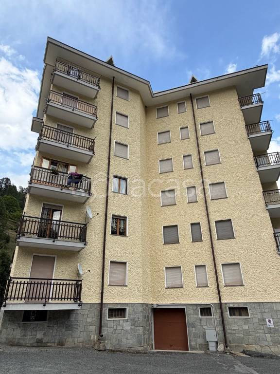 appartamento in vendita a Pontechianale in zona Genzana