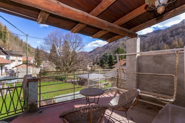 casa semindipendente in vendita a Pradleves