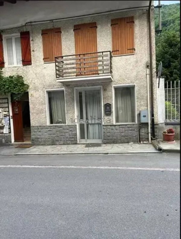 casa indipendente in vendita a Pradleves