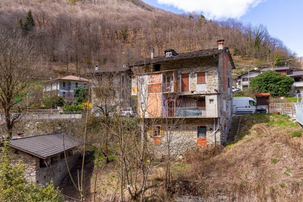 casa indipendente in vendita a Pradleves