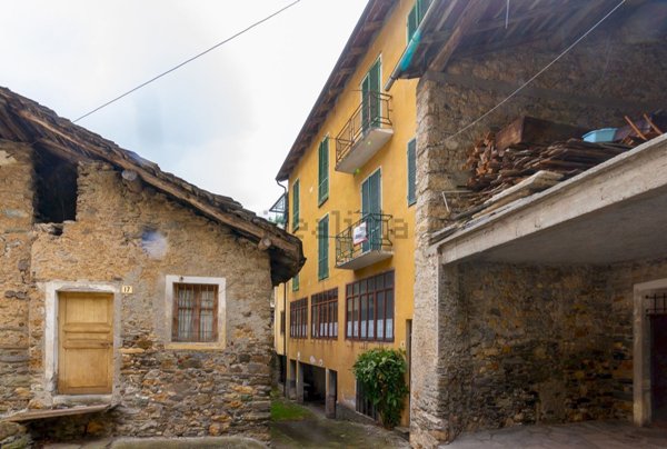 casa semindipendente in vendita a Pradleves