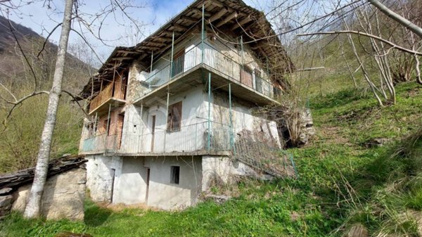 casa semindipendente in vendita a Pradleves