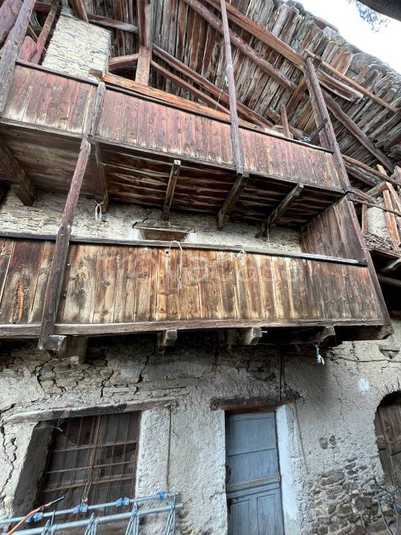 casa indipendente in vendita a Prazzo in zona Ussolo