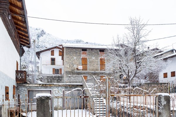 casa indipendente in vendita a Prazzo in zona Prazzo Superiore