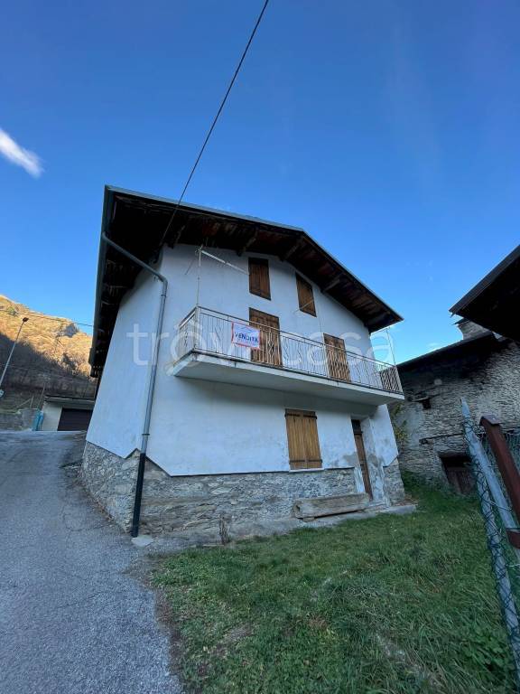 quadrivano in vendita a Prazzo in zona Prazzo Superiore