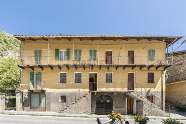 casa indipendente in vendita a Prazzo in zona Prazzo Superiore