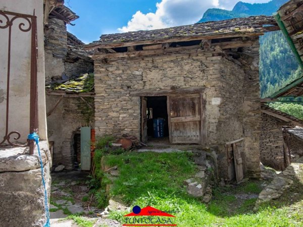 casa indipendente in vendita a Prazzo in zona Maddalena