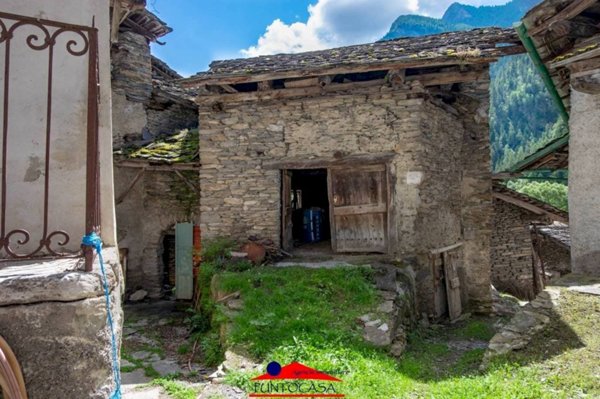 appartamento in vendita a Prazzo in zona Maddalena